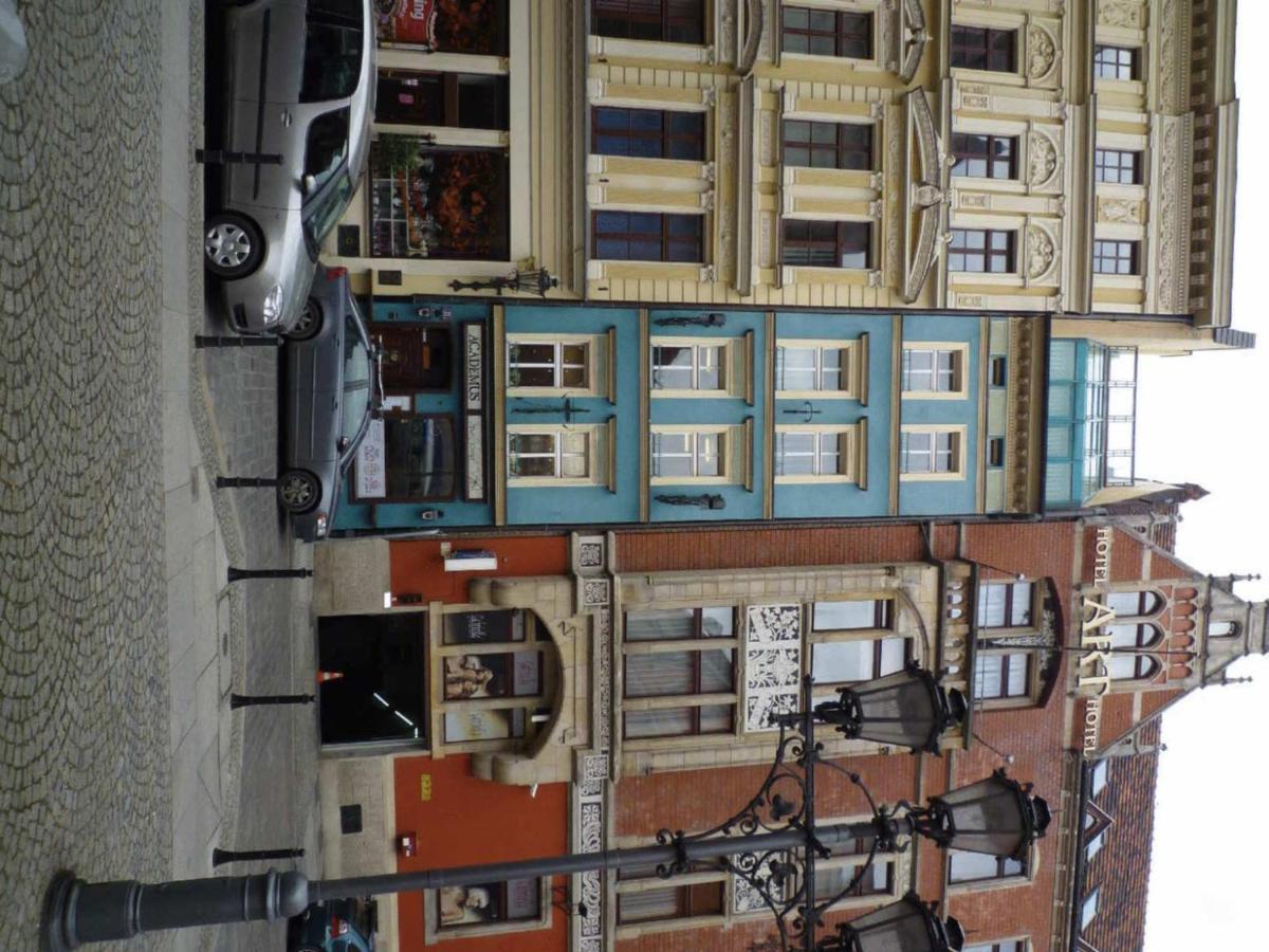 Academus Pub & Guest House Wrocław Exteriör bild