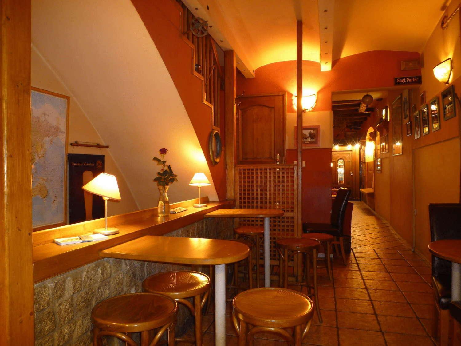 Academus Pub & Guest House Wrocław Exteriör bild