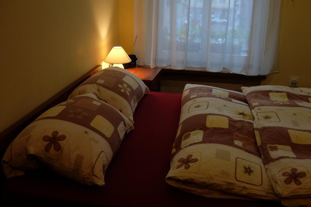 Academus Pub & Guest House Wrocław Exteriör bild
